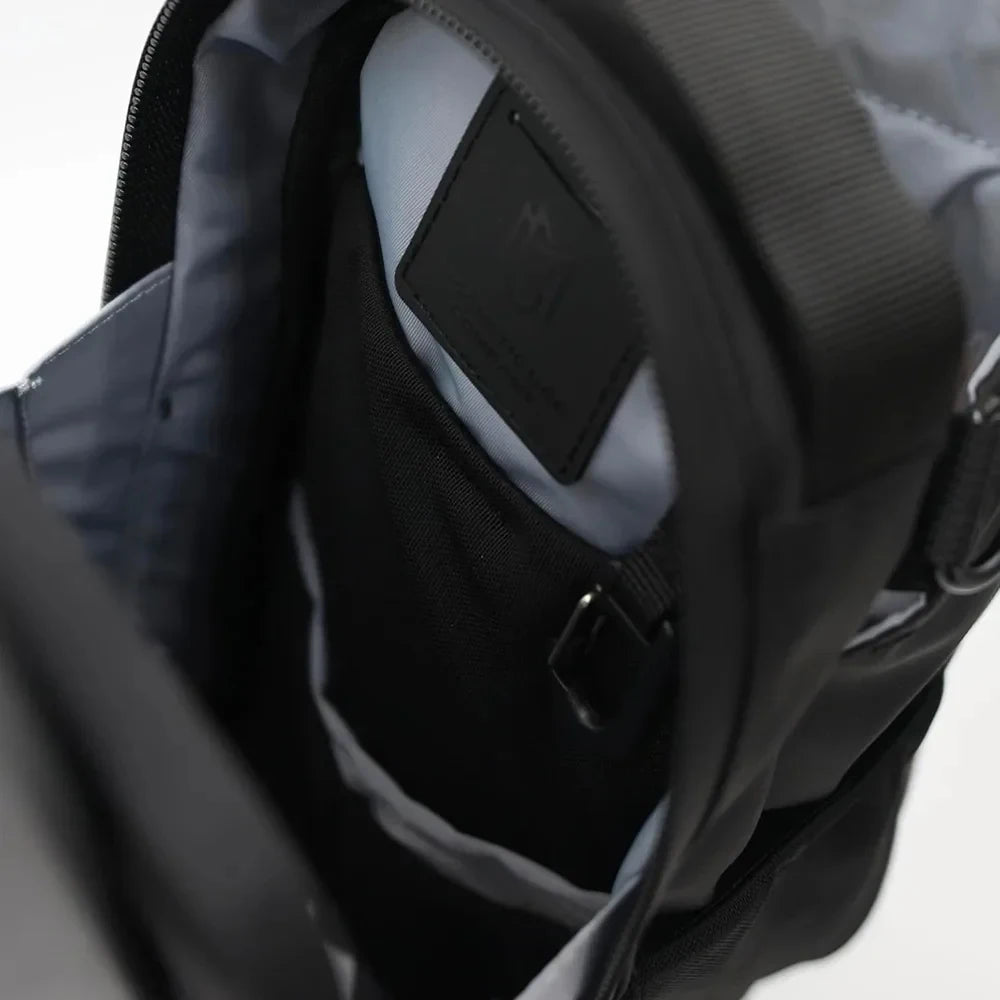 Magnetic Gym Water Bottle Bag Holder Built-in Magnet for Easy Attachment to Metal Surface Portable Water Bottle Bag for Sports