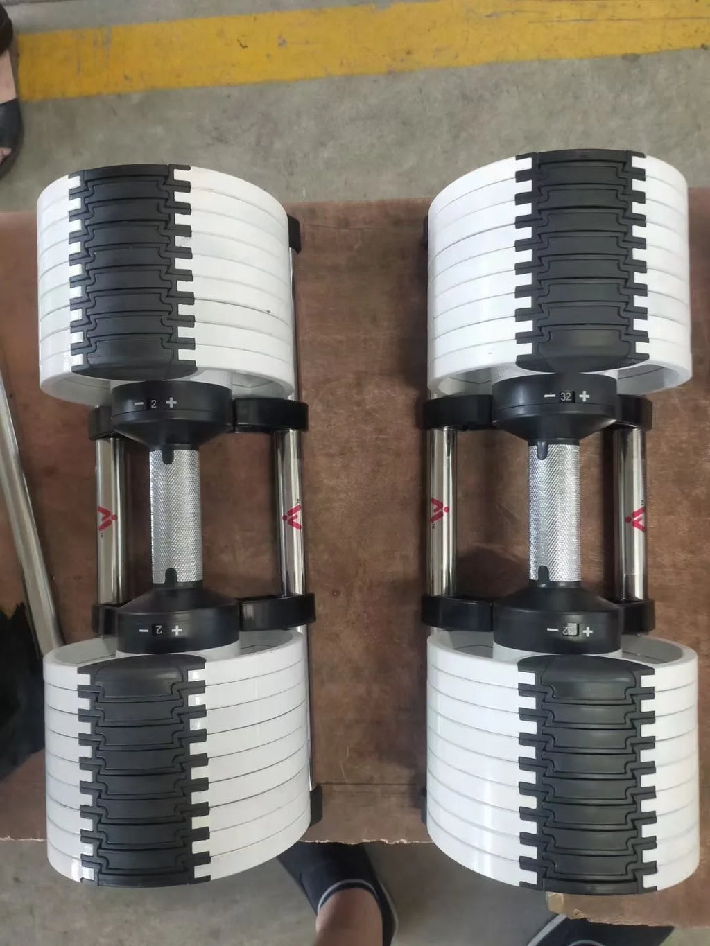 2024 New Arrivals Premium Quality 32kg 36kg 80lb 90lb 100lb 2kg Increments Adjustable Dumbbell with Bracket