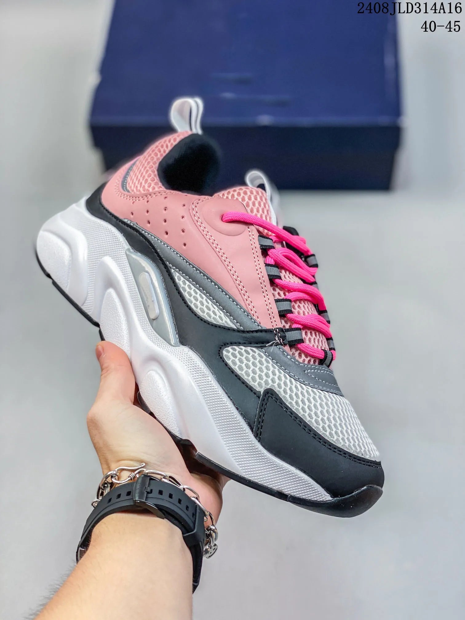 2025 New Classic Running Shoes Lightweight Casual Sneakers for Men Women Soft Sole Sport Tenis b22 Shoes Casual Sneakers
